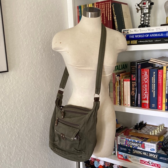 Anthropologie Handbags - Messenger style bag